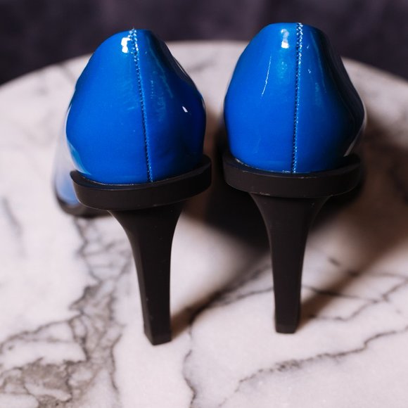 DKNY blue, leather Prim Pointy Pump with rubber heel - Picture 3 of 8